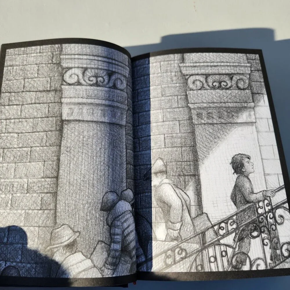 The Invention of Hugo Cabret Hardcover Book by Brian Selznick 9780439813785 533